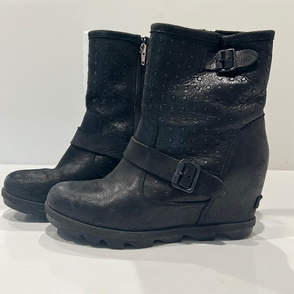 EUC BLACK Moto Sorel Size 9 wedge boots